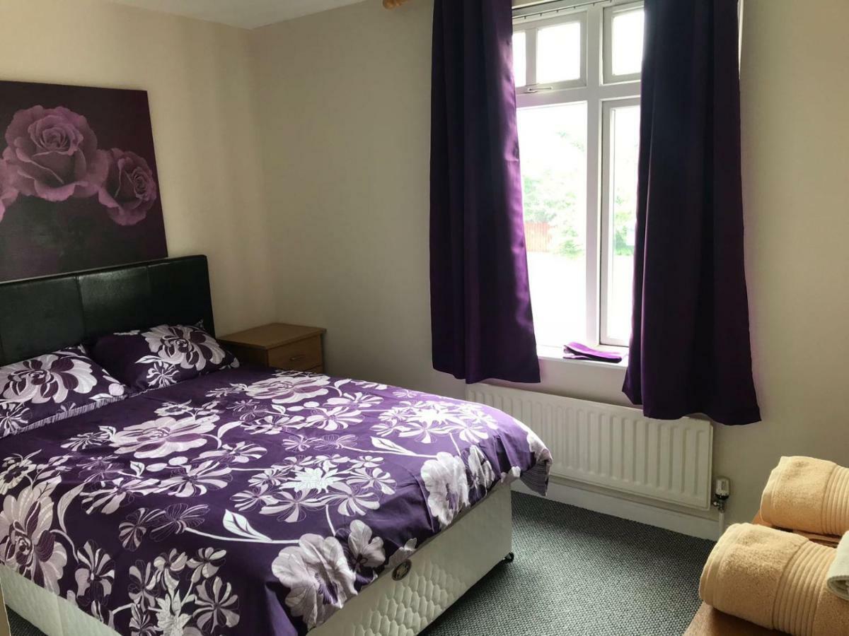 Newry City Centre Apartment Екстер'єр фото